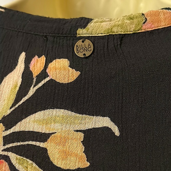 Billabong Cute Boho Floral Key Hole Front Tie Shirt Top **Size M** 🌺🌸 - Picture 5 of 5